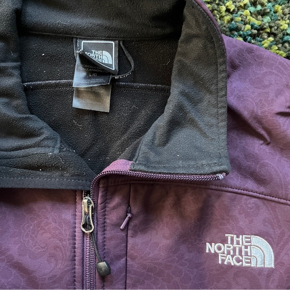 The North Face Women’s TNF Apex Purple Floral Shell Jacket (L) - Picture 3 of 7